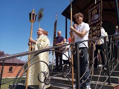 По Ягодной Поляне прошел крестный ход