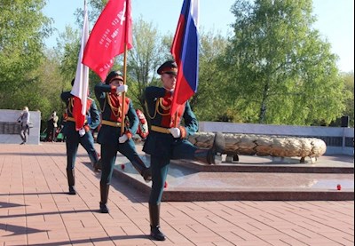Представитель епархии возложил цветы к монументу воину-освободителю
