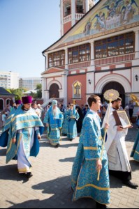 Литургия в Свято-Троицком кафедральном соборе Саратова