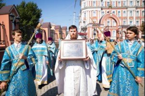 Литургия в Свято-Троицком кафедральном соборе Саратова