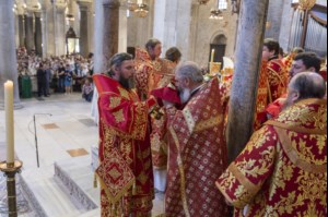 В день памяти святителя Николая Чудотворца Митрополит Лонгин возглавил Литургию в верхнем храме базилики святителя Николая г. Бари (Италия)
