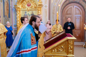 Митрополит Игнатий совершил Божественную литургию в Свято-Троицком кафедральном соборе г. Саратова