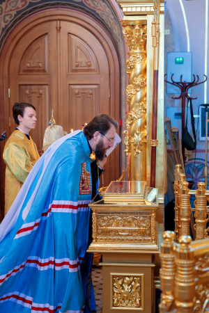 Митрополит Игнатий совершил Божественную литургию в Свято-Троицком кафедральном соборе г. Саратова