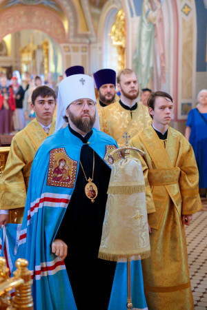 Митрополит Игнатий совершил Божественную литургию в Свято-Троицком кафедральном соборе г. Саратова