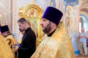 Митрополит Игнатий совершил Божественную литургию в Свято-Троицком кафедральном соборе г. Саратова