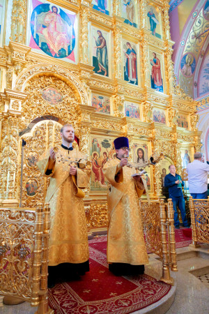 Митрополит Игнатий совершил Божественную литургию в Свято-Троицком кафедральном соборе г. Саратова