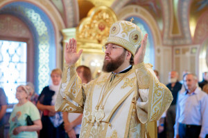 Митрополит Игнатий совершил Божественную литургию в Свято-Троицком кафедральном соборе г. Саратова