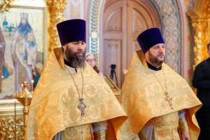 Митрополит Игнатий совершил Божественную литургию в Свято-Троицком кафедральном соборе г. Саратова