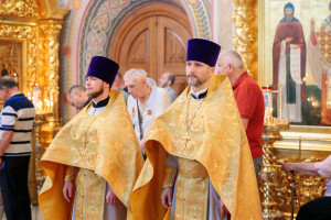 Митрополит Игнатий совершил Божественную литургию в Свято-Троицком кафедральном соборе г. Саратова