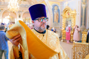 Митрополит Игнатий совершил Божественную литургию в Свято-Троицком кафедральном соборе г. Саратова