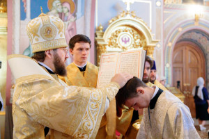 Митрополит Игнатий совершил Божественную литургию в Свято-Троицком кафедральном соборе г. Саратова