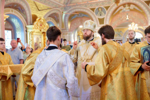 Митрополит Игнатий совершил Божественную литургию в Свято-Троицком кафедральном соборе г. Саратова