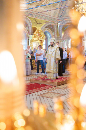 Митрополит Игнатий совершил Божественную литургию в Свято-Троицком кафедральном соборе г. Саратова