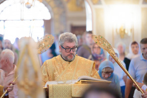 Митрополит Игнатий совершил Божественную литургию в Свято-Троицком кафедральном соборе г. Саратова