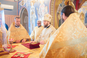 Митрополит Игнатий совершил Божественную литургию в Свято-Троицком кафедральном соборе г. Саратова