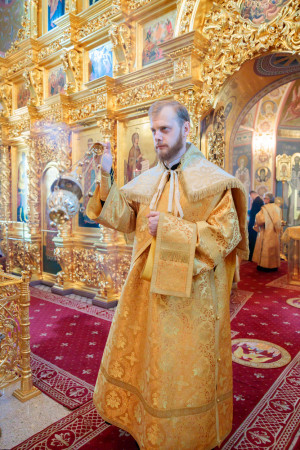 Митрополит Игнатий совершил Божественную литургию в Свято-Троицком кафедральном соборе г. Саратова