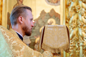 Митрополит Игнатий совершил Божественную литургию в Свято-Троицком кафедральном соборе г. Саратова