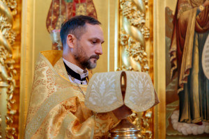 Митрополит Игнатий совершил Божественную литургию в Свято-Троицком кафедральном соборе г. Саратова