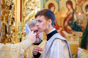Митрополит Игнатий совершил Божественную литургию в Свято-Троицком кафедральном соборе г. Саратова