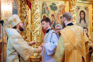 Митрополит Игнатий совершил Божественную литургию в Свято-Троицком кафедральном соборе г. Саратова