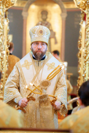 Митрополит Игнатий совершил Божественную литургию в Свято-Троицком кафедральном соборе г. Саратова