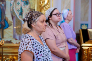 Митрополит Игнатий совершил Божественную литургию в Свято-Троицком кафедральном соборе г. Саратова