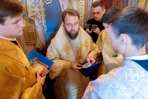 Митрополит Игнатий совершил Божественную литургию в Свято-Троицком кафедральном соборе г. Саратова