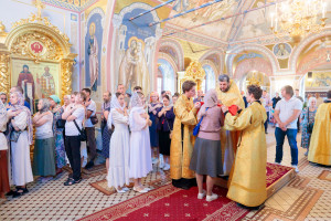 Митрополит Игнатий совершил Божественную литургию в Свято-Троицком кафедральном соборе г. Саратова