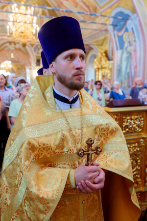 Митрополит Игнатий совершил Божественную литургию в Свято-Троицком кафедральном соборе г. Саратова