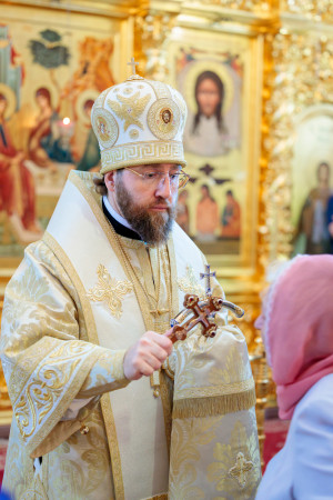 Митрополит Игнатий совершил Божественную литургию в Свято-Троицком кафедральном соборе г. Саратова