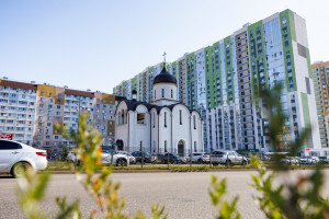 Митрополит Игнатий совершил Божественную литургию в храме в честь Нерукотворного Образа Спасителя г. Саратова