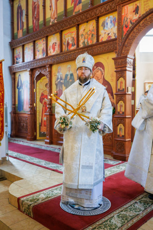Митрополит Игнатий совершил Божественную литургию в храме в честь Нерукотворного Образа Спасителя г. Саратова