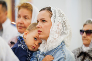 Митрополит Игнатий совершил Божественную литургию в храме в честь Нерукотворного Образа Спасителя г. Саратова