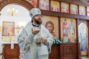 Митрополит Игнатий совершил Божественную литургию в храме в честь Нерукотворного Образа Спасителя г. Саратова
