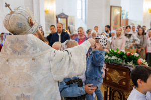 Митрополит Игнатий совершил Божественную литургию в храме в честь Нерукотворного Образа Спасителя г. Саратова