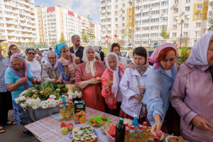 Митрополит Игнатий совершил Божественную литургию в храме в честь Нерукотворного Образа Спасителя г. Саратова