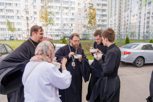 Митрополит Игнатий совершил Божественную литургию в храме в честь Нерукотворного Образа Спасителя г. Саратова