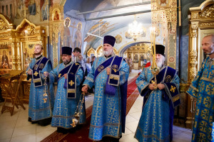 Митрополит Игнатий совершил Литургию в Свято-Троицком кафедральном соборе г. Саратова
