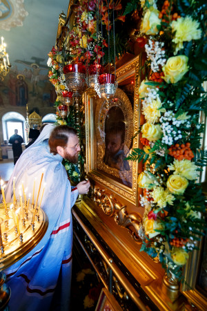 Митрополит Игнатий совершил Литургию в Свято-Троицком кафедральном соборе г. Саратова