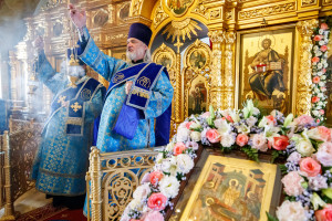 Митрополит Игнатий совершил Литургию в Свято-Троицком кафедральном соборе г. Саратова