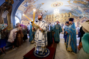 Митрополит Игнатий совершил Литургию в Свято-Троицком кафедральном соборе г. Саратова