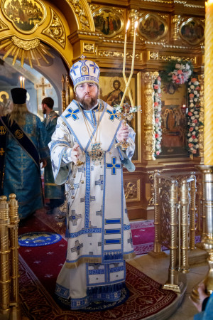 Митрополит Игнатий совершил Литургию в Свято-Троицком кафедральном соборе г. Саратова