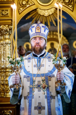 Митрополит Игнатий совершил Литургию в Свято-Троицком кафедральном соборе г. Саратова