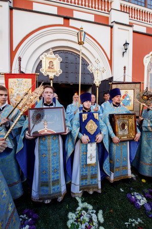 Митрополит Игнатий совершил Литургию в Свято-Троицком кафедральном соборе г. Саратова