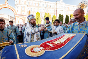 Митрополит Игнатий совершил Литургию в Свято-Троицком кафедральном соборе г. Саратова