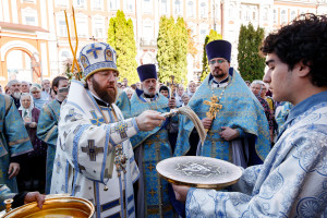 Митрополит Игнатий совершил Литургию в Свято-Троицком кафедральном соборе г. Саратова