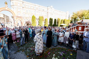 Митрополит Игнатий совершил Литургию в Свято-Троицком кафедральном соборе г. Саратова