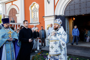Митрополит Игнатий совершил Литургию в Свято-Троицком кафедральном соборе г. Саратова