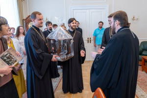 Духовенство и сотрудники Саратовской епархии поздравили митрополита Игнатия с годовщиной хиротонии