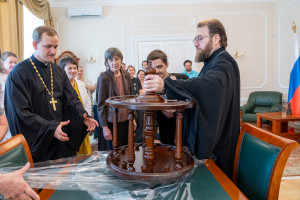 Духовенство и сотрудники Саратовской епархии поздравили митрополита Игнатия с годовщиной хиротонии